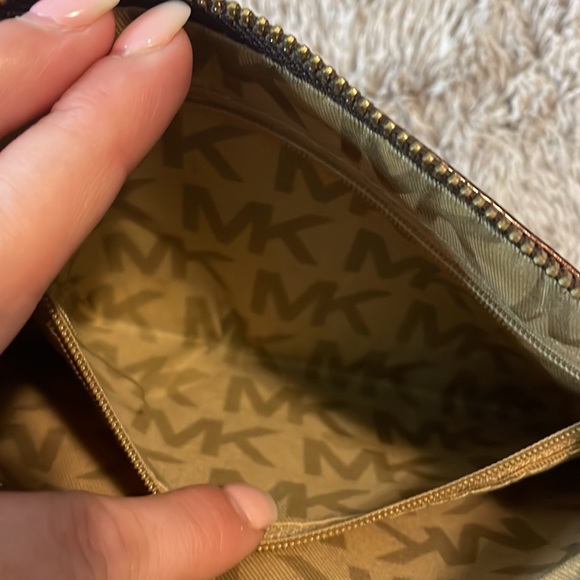Authentic Michael Kors Clutch 👜 - Picture 5 of 7